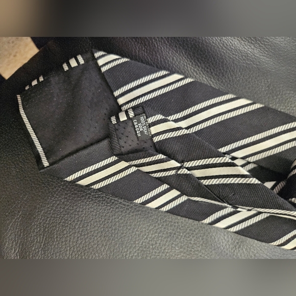 Bellisimo black and white  silk tie - Picture 2 of 5